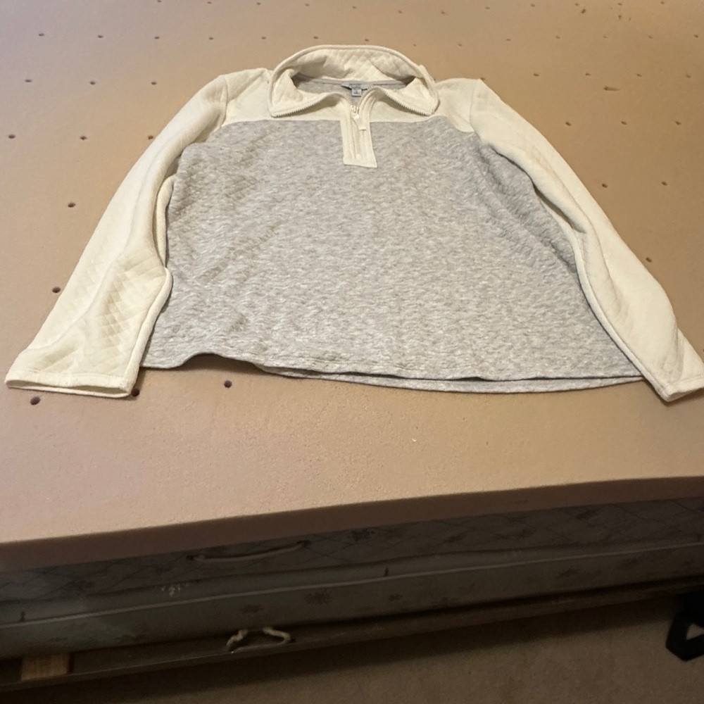 Croft & Barrow women's 1/4 zip pullover crème/gray size L quilted material